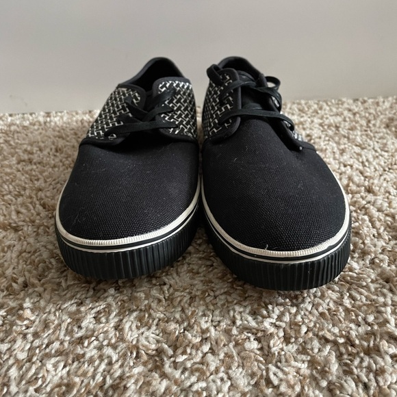 Toms Carlo Black and White Printed Canvas Sneaker Size 11 - Picture 2 of 11